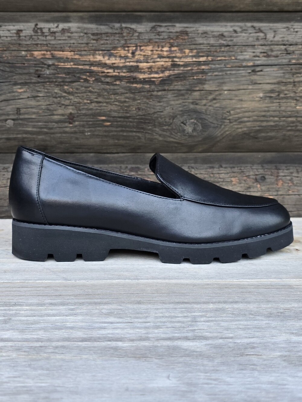Vionic Kensley Y2K Preppy Minimalist Black Leather Lug Sole Comfort Loafer 8.5M - Picture 2 of 15